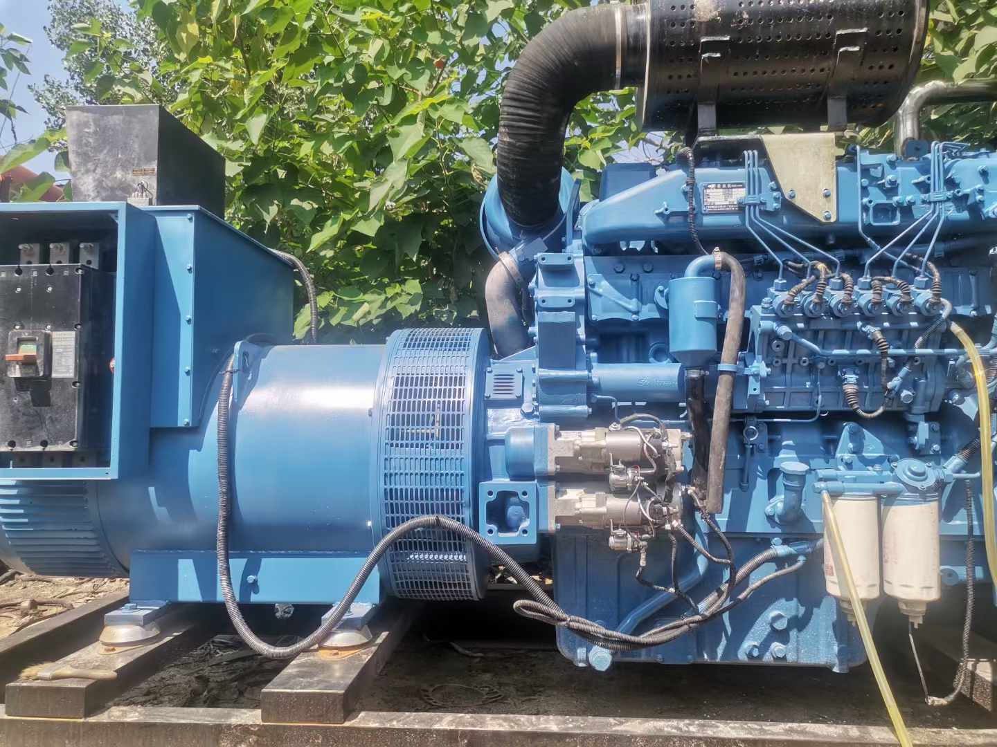 大渡口详细说明降低 800kW 柴油发电机输出电流波动的方法