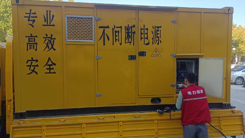 大渡口柴油发电机组和UPS电源配合使用时，如何避免切换过程中的电力中断？